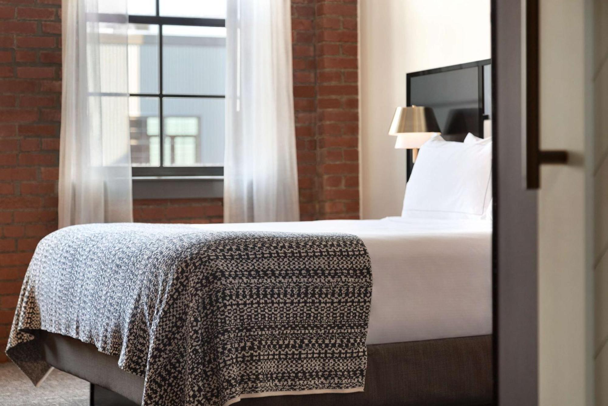 The Wilbur Lititz, Tapestry Collection By Hilton Hotell Eksteriør bilde